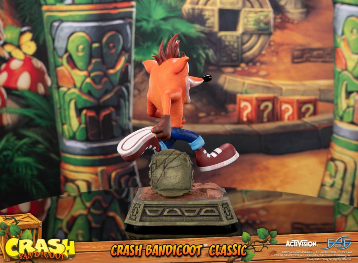 Crash Bandicoot - Crash Running Statue