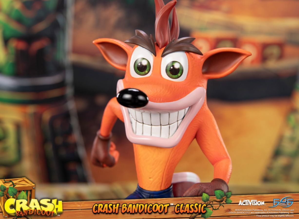 Crash Bandicoot - Crash Running Statue