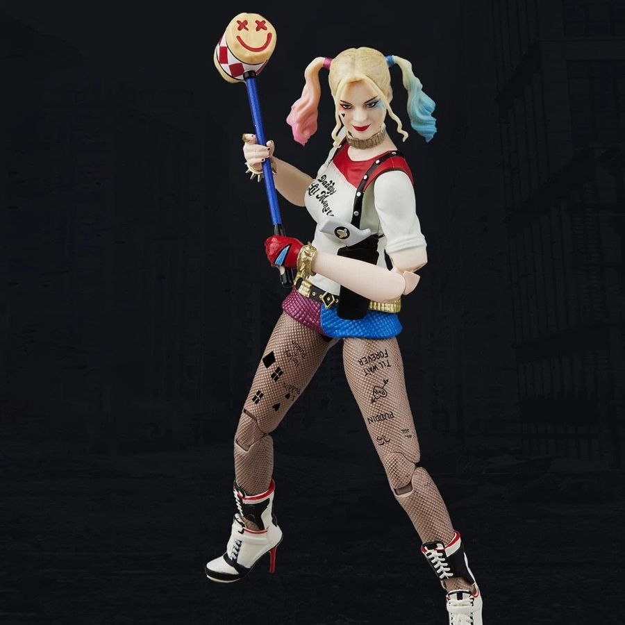 Suicide Squad (2016) - Harley Quinn 1:9 Scale Action Figure