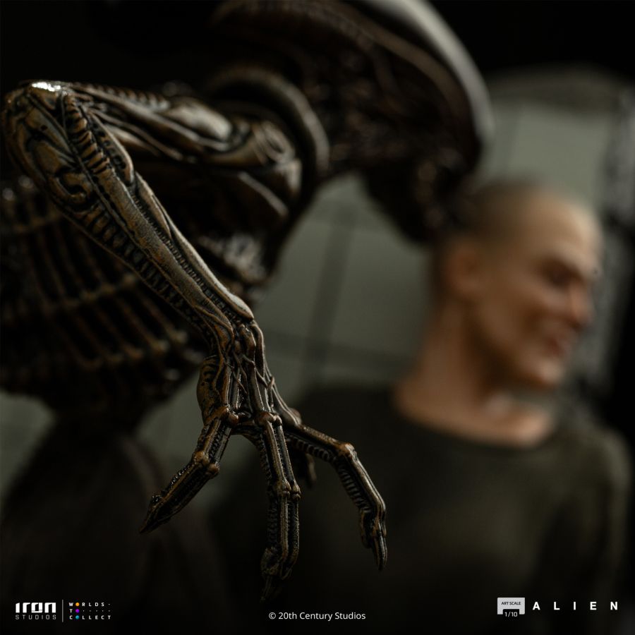 Alien 3 - Ripley & Dog Alien 1:10 Scale Statue
