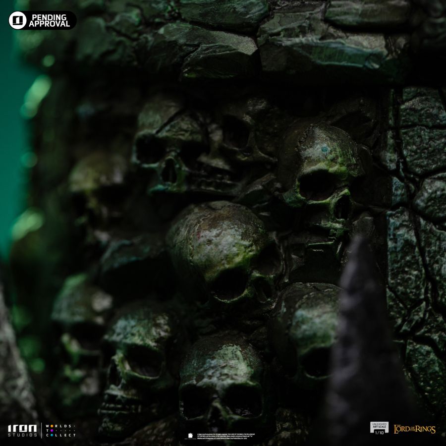 The Lord of the Rings - Aragorn Unleashed 1:10 Scale Statue