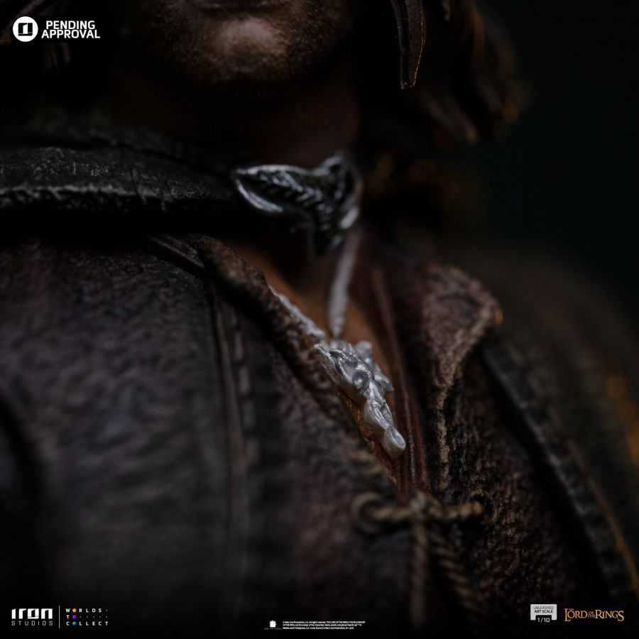 The Lord of the Rings - Aragorn Unleashed 1:10 Scale Statue