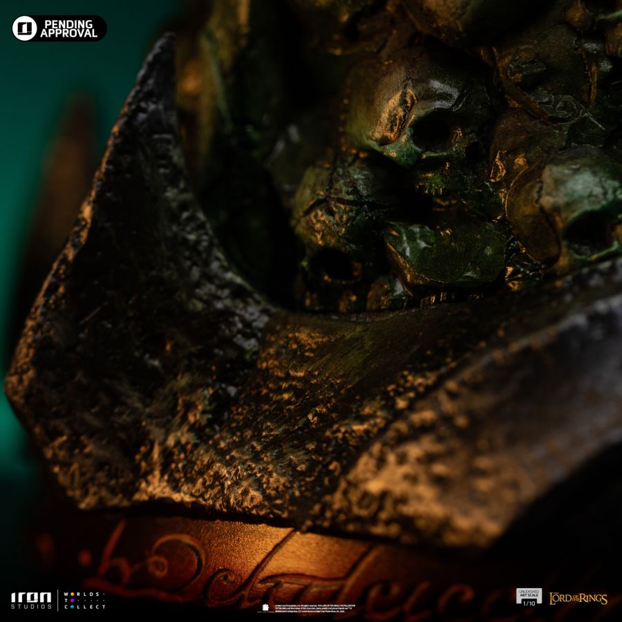 The Lord of the Rings - Aragorn Unleashed 1:10 Scale Statue