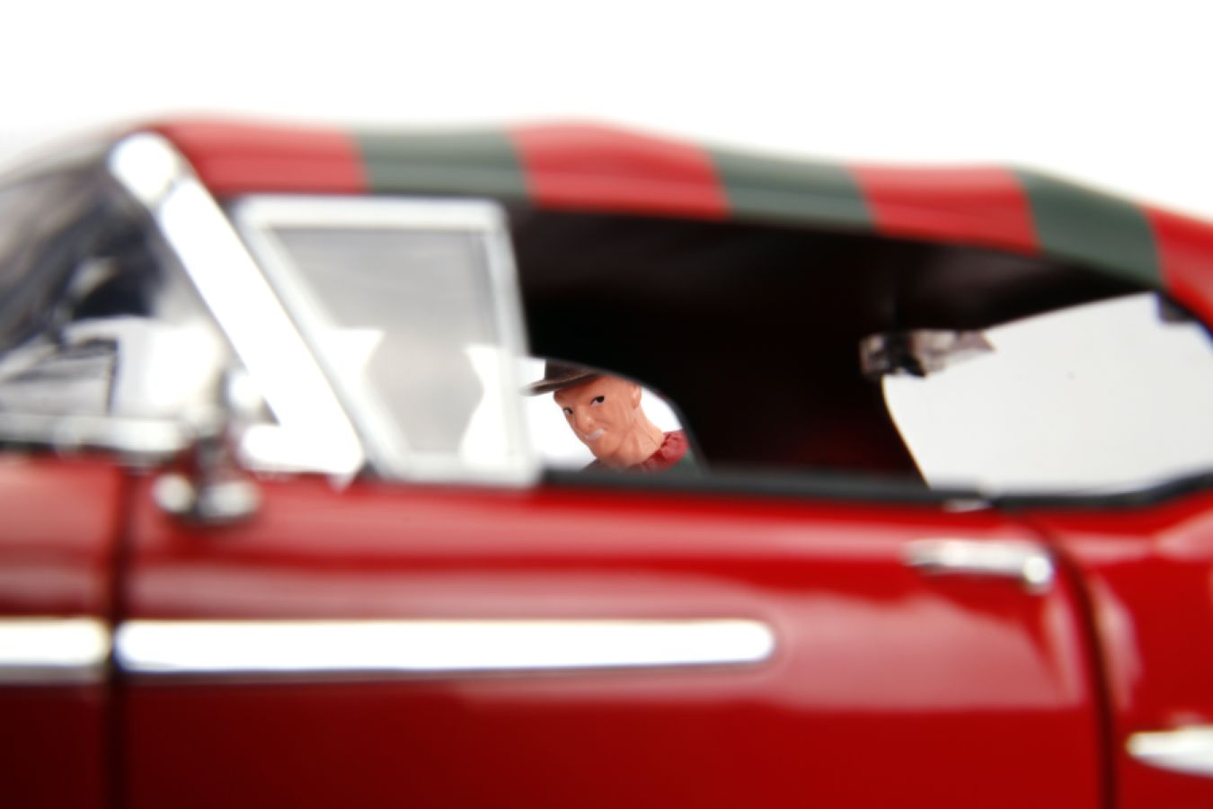 A Nightmare on Elm Street - 1958 Cadillac Series 62 1:24 with Figure Hollywood Ride