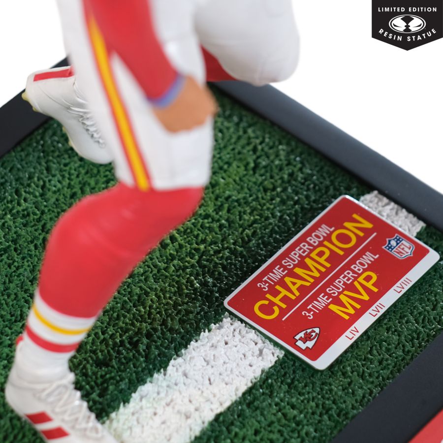 NFL - Patrick Mahomes (Kansas City Chiefs) 1:6 Scale Resin Statue