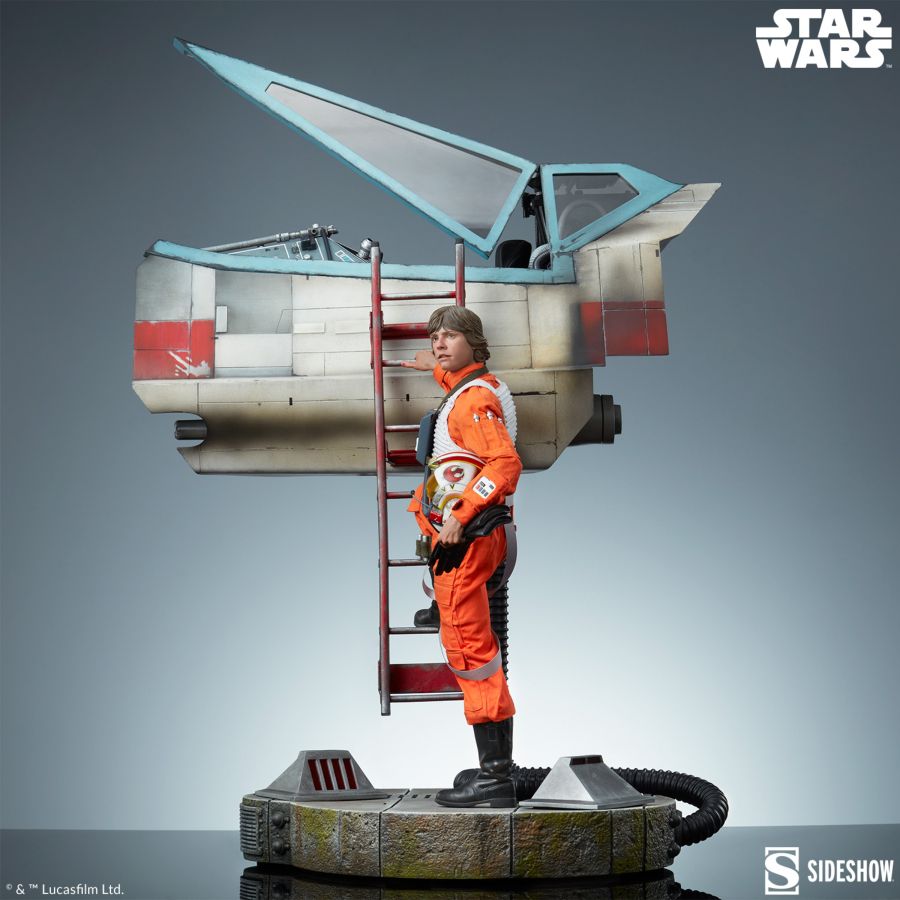 Star Wars - Luke & X-Wing: Red Five Standing By Premium Format Statue