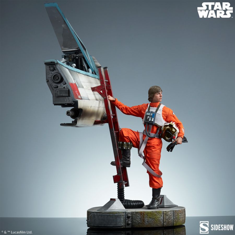 Star Wars - Luke & X-Wing: Red Five Standing By Premium Format Statue