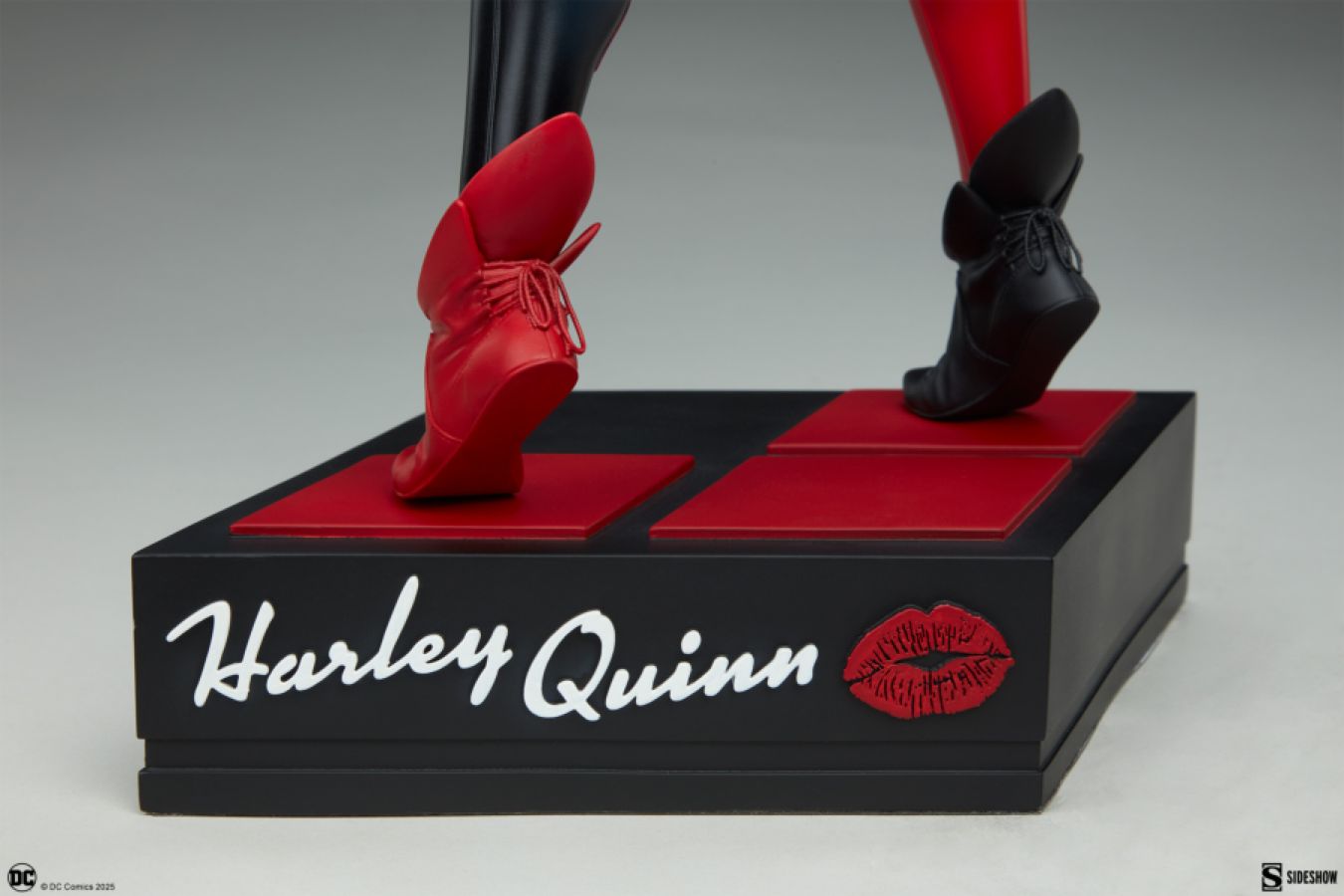 DC Comics - Harley Quinn Premium Format Statue