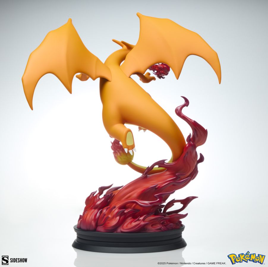 Pokemon - Charizard Statue