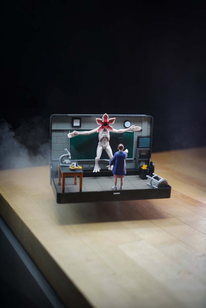 Console Heroes: Stranger Things VHS Diorama: Eleven vs. Demogorgon