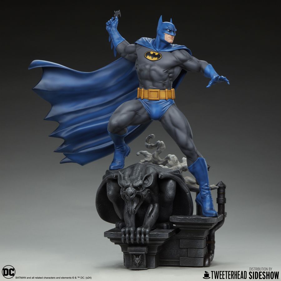 Batman - Batman (Retro Edition) 1:6 Scale Maquette