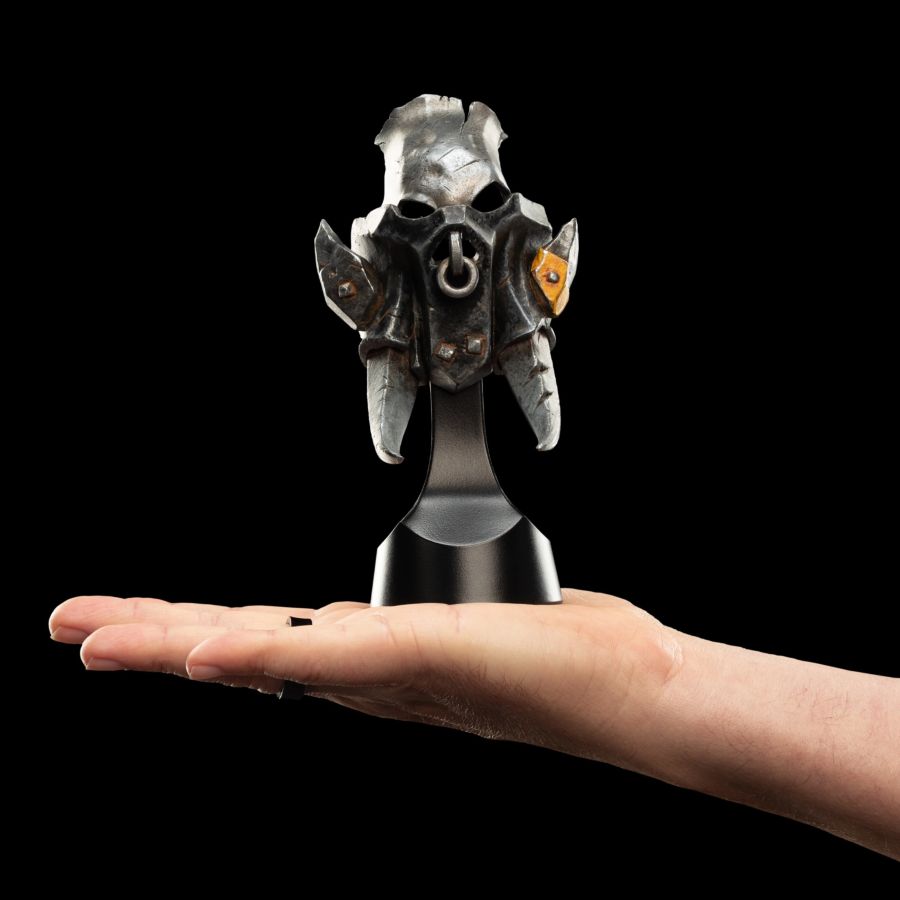 Warhammer: Age of Sigmar - Orruk Ardboy Replica Helmet