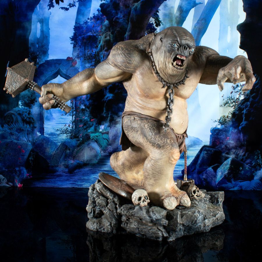 The Lord of the Rings - Cave Troll Deluxe Gallery PVC Diorama Statue