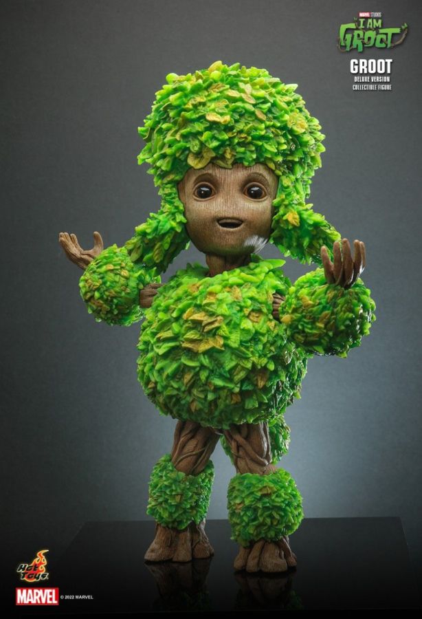 Guardians of the Galaxy - I Am Groot: Groot Collectible Figure (Deluxe Version)