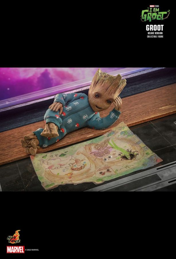 Guardians of the Galaxy - I Am Groot: Groot Collectible Figure (Deluxe Version)