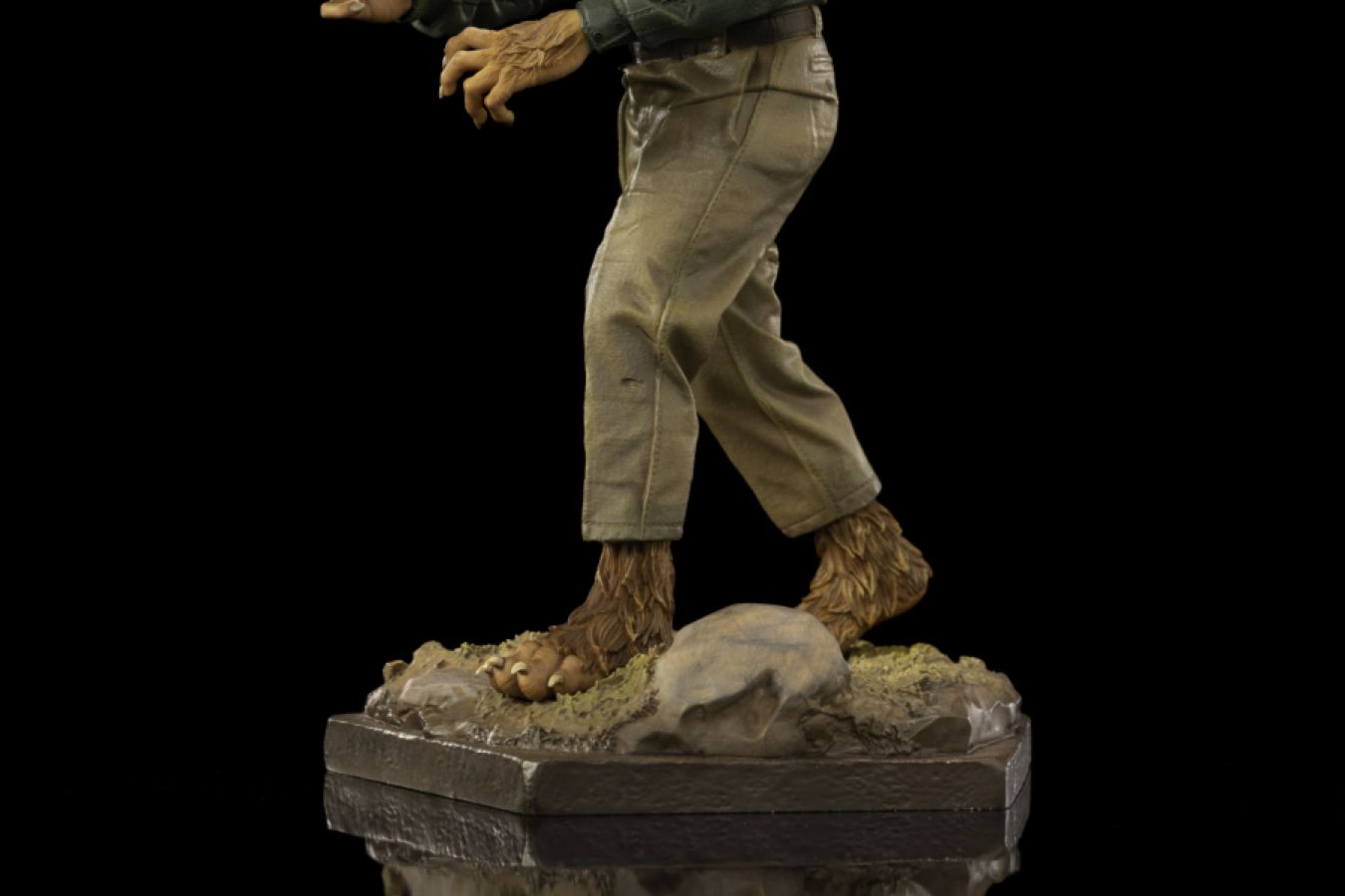 Universal Monsters - Wolf Man 1:10 Scale Statue