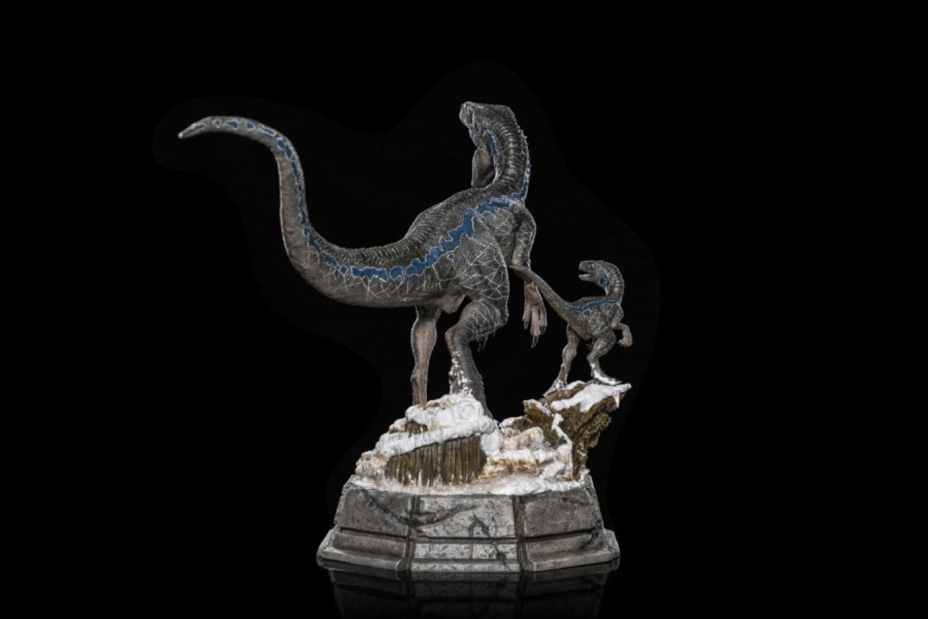 Jurassic World 3: Dominion - Blue & Beta 1:10 Scale Statue