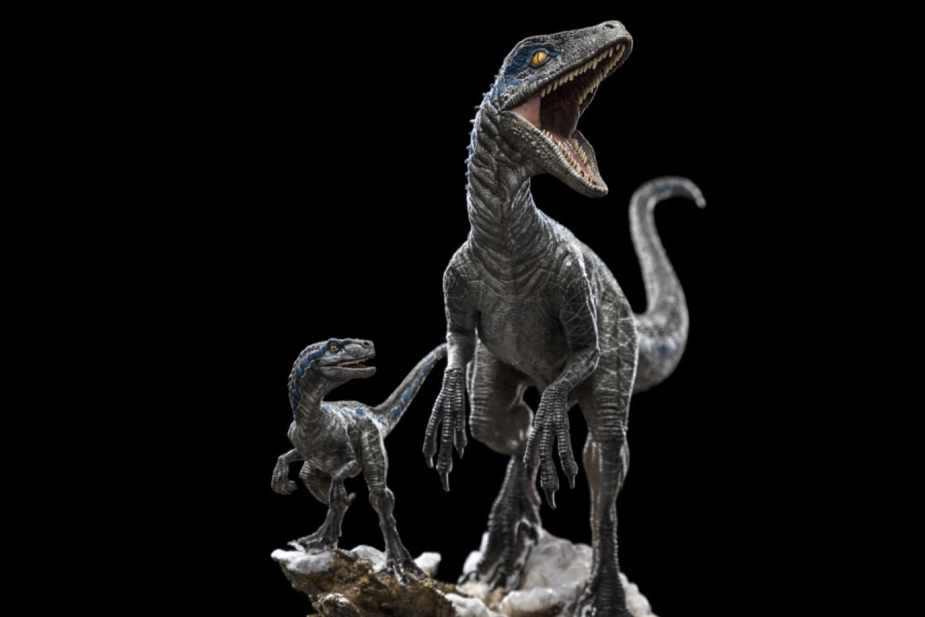 Jurassic World 3: Dominion - Blue & Beta 1:10 Scale Statue