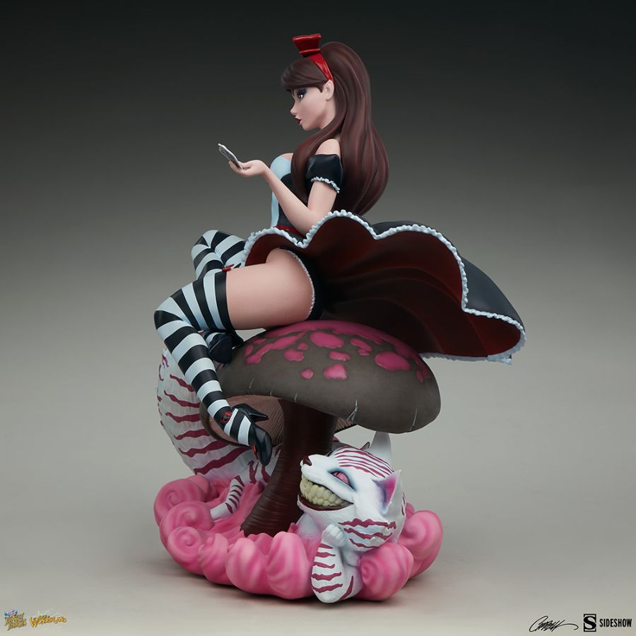 Fairytale Fantasies - Alice in Wonderland Game of Hearts Statue