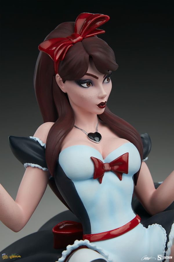 Fairytale Fantasies - Alice in Wonderland Game of Hearts Statue