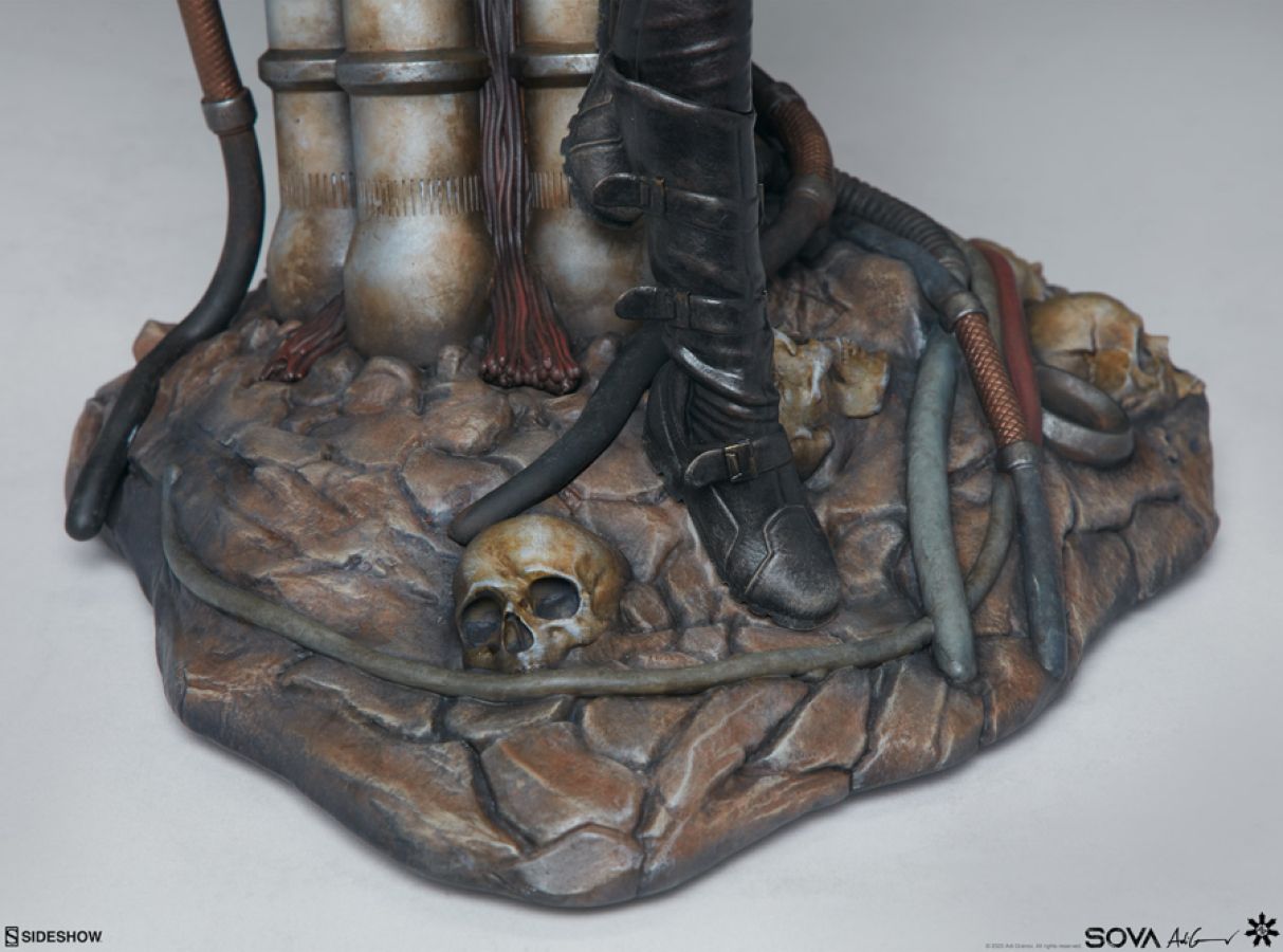 Adi Granov - Sova Statue