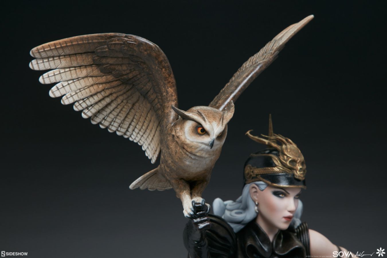 Adi Granov - Sova Statue